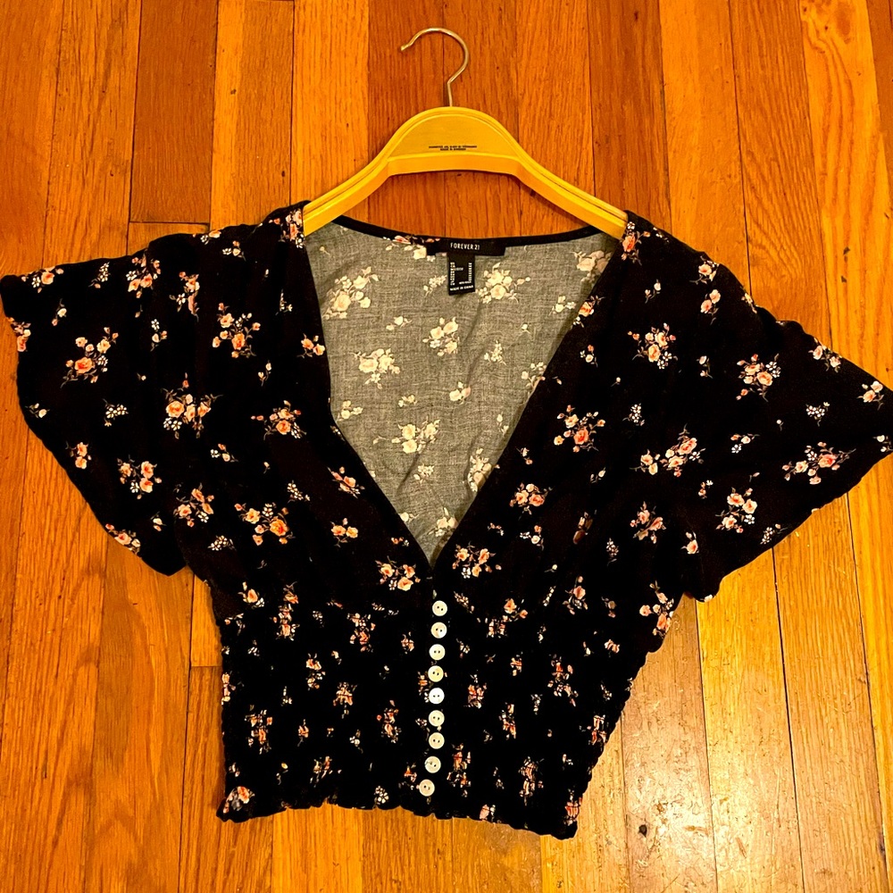 Forever21 black floral top 🌸